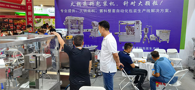 江蘇全自動(dòng)食品灌裝機(jī)設(shè)備車間展示 